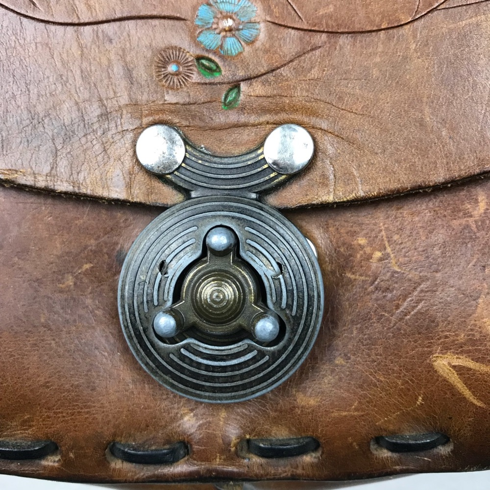 VTG Hand Tooled 100% leather floral lock purse - Picture 3 of 8